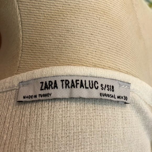 Zara pull over, short sleeve blouse - Picture 4 of 4